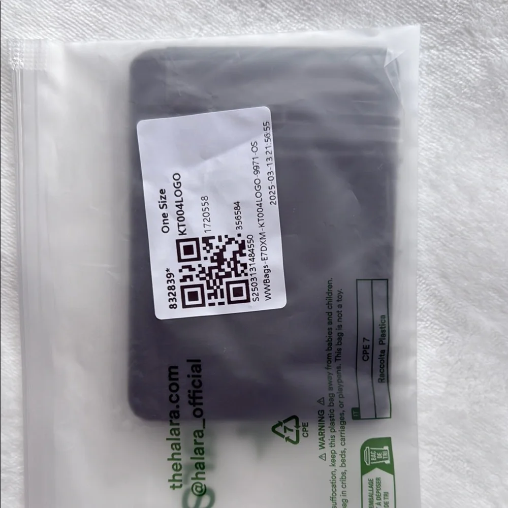 Halara Black Card Holder